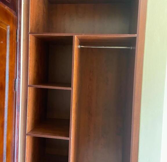 هتل Lakeshore Victoria View Apartments