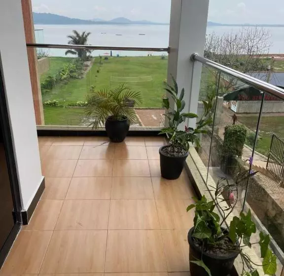 هتل Lakeshore Victoria View Apartments
