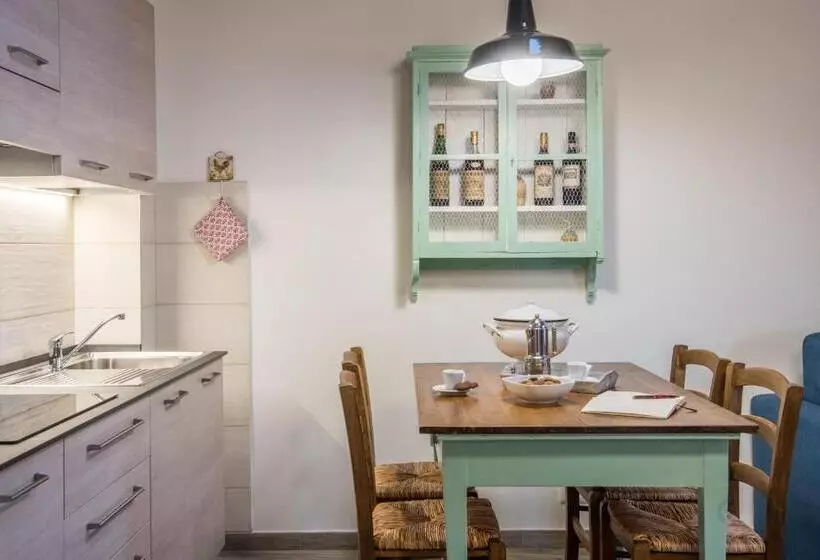 Hotelli Lo Ziro   Agriturismo La Roverella