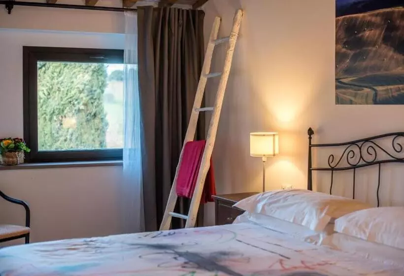 Hotelli Lo Ziro   Agriturismo La Roverella