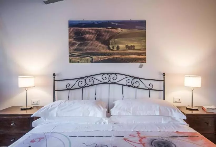 Hotelli Lo Ziro   Agriturismo La Roverella