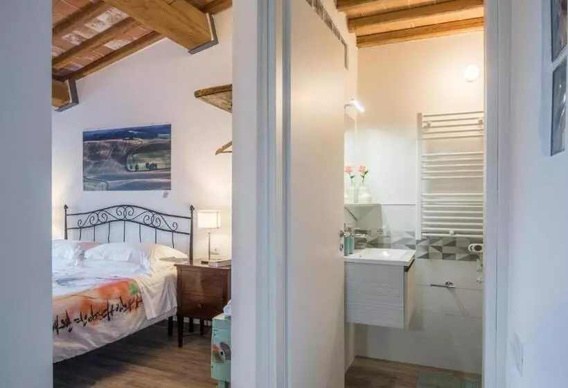 Hotelli Lo Ziro   Agriturismo La Roverella
