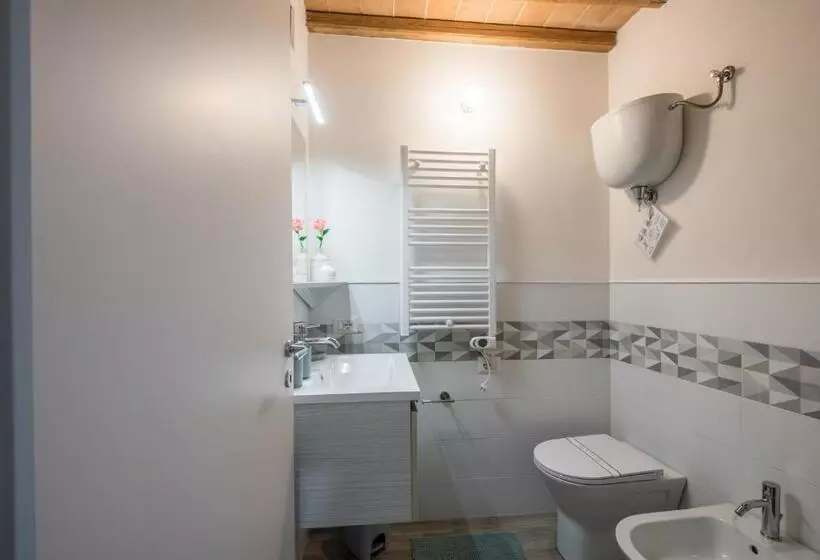 Hotelli Lo Ziro   Agriturismo La Roverella