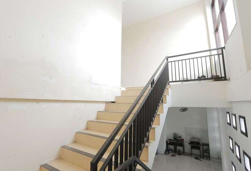 בית מלון כפרי Oyo 93380 Penginapan Mangkoe Barokah