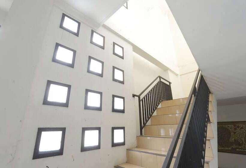 בית מלון כפרי Oyo 93380 Penginapan Mangkoe Barokah