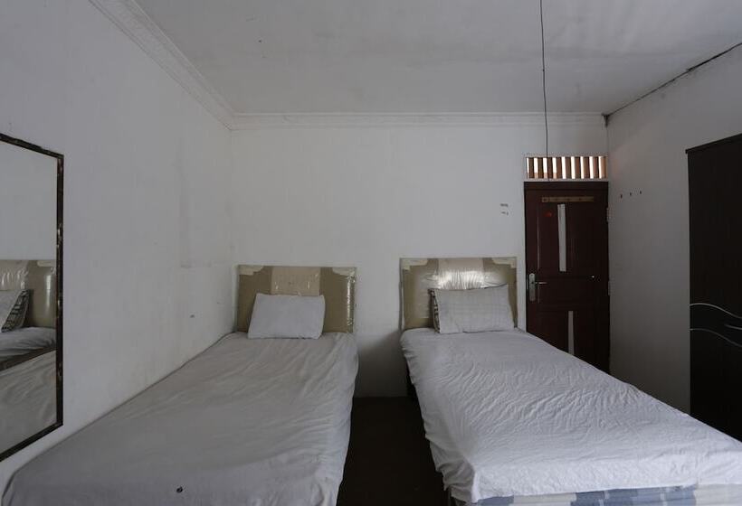 בית מלון כפרי Oyo 93380 Penginapan Mangkoe Barokah