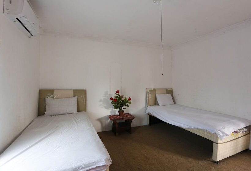 בית מלון כפרי Oyo 93380 Penginapan Mangkoe Barokah