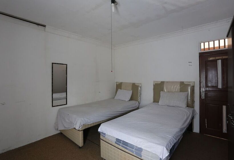 בית מלון כפרי Oyo 93380 Penginapan Mangkoe Barokah