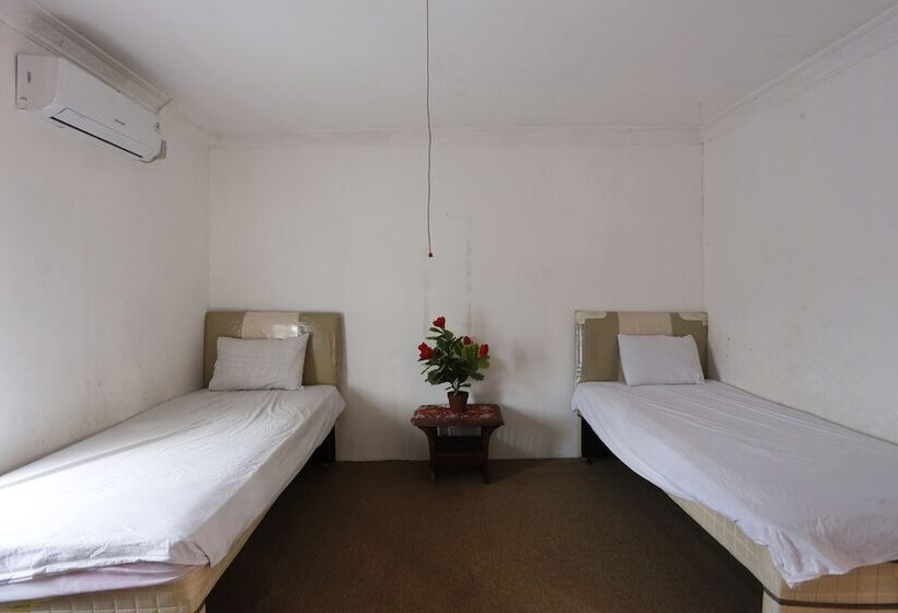 בית מלון כפרי Oyo 93380 Penginapan Mangkoe Barokah