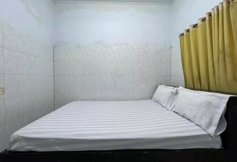 Hotelli Oyo 93406 Pondok Bulo Ugi Syariah