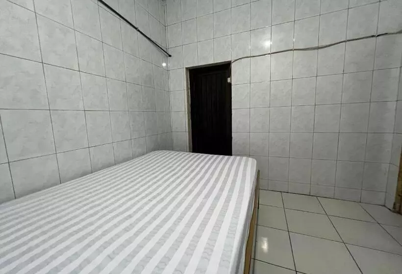 Hotelli Oyo 93406 Pondok Bulo Ugi Syariah