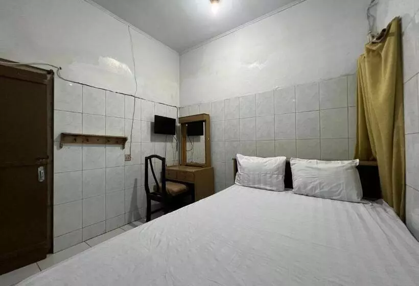 Hotelli Oyo 93406 Pondok Bulo Ugi Syariah