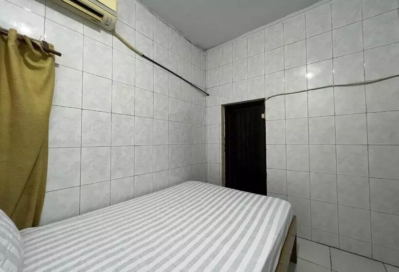 Hotelli Oyo 93406 Pondok Bulo Ugi Syariah