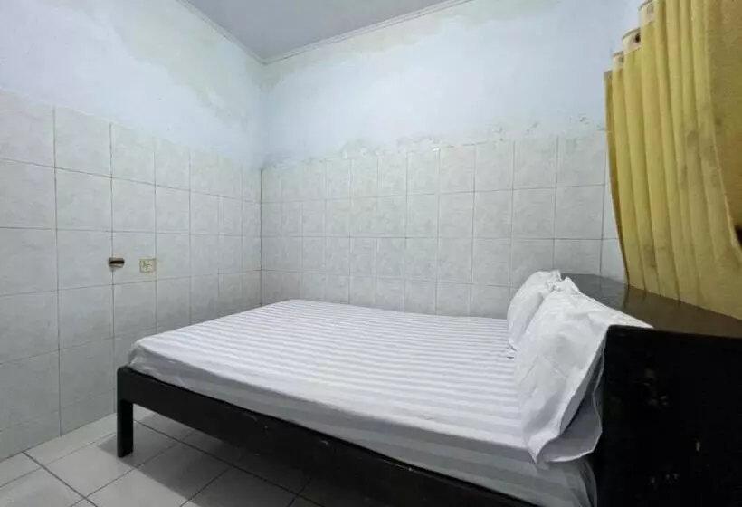 Hotelli Oyo 93406 Pondok Bulo Ugi Syariah