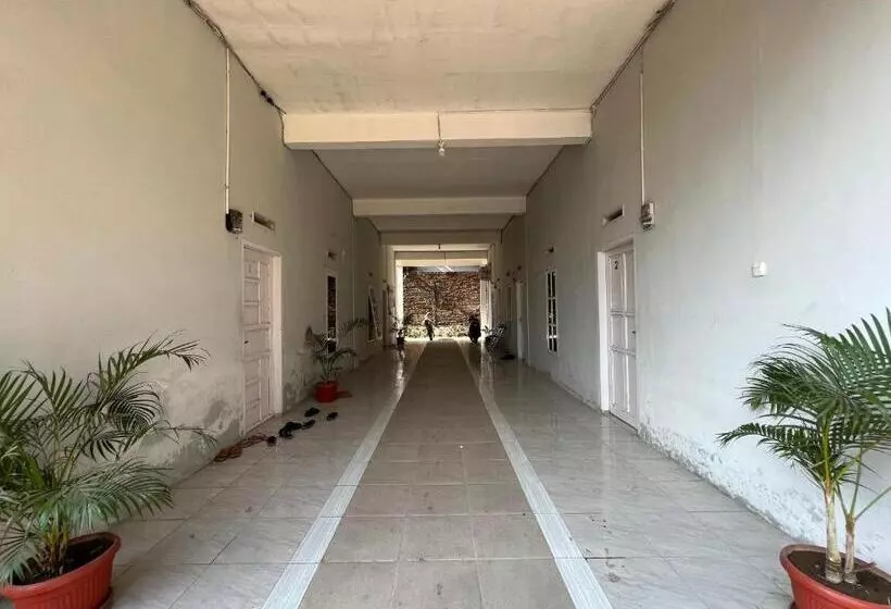 Hotelli Oyo 93406 Pondok Bulo Ugi Syariah