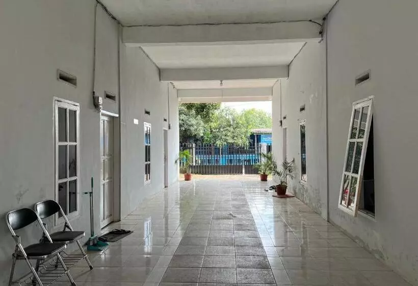 Hotelli Oyo 93406 Pondok Bulo Ugi Syariah