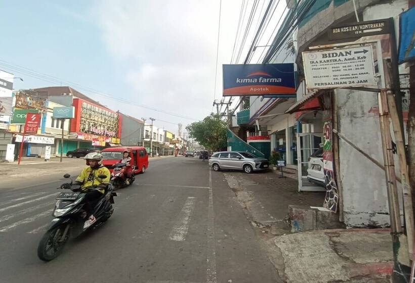 בית מלון כפרי Spot On 93385 Penginapan Hj Lilis 2 Syariah