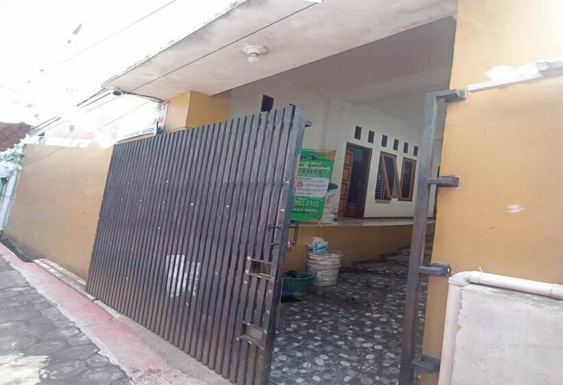 בית מלון כפרי Spot On 93385 Penginapan Hj Lilis 2 Syariah