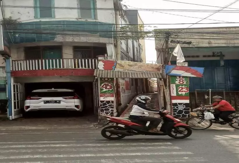 هتل Spot On 93385 Penginapan Hj Lilis 2 Syariah