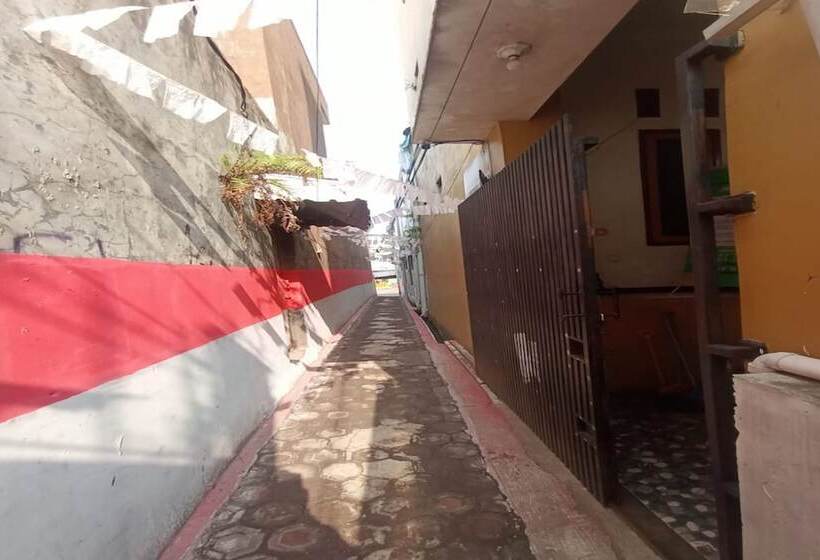 בית מלון כפרי Spot On 93385 Penginapan Hj Lilis 2 Syariah