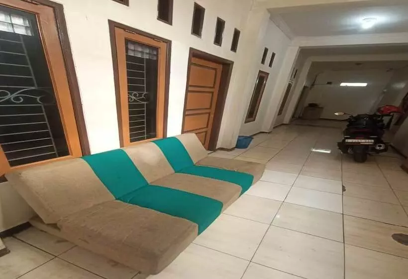 هتل Spot On 93385 Penginapan Hj Lilis 2 Syariah