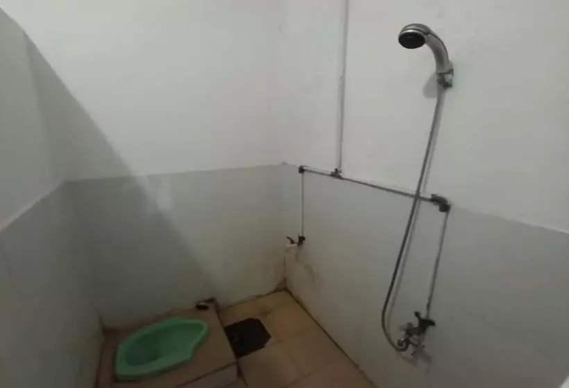 هتل Spot On 93385 Penginapan Hj Lilis 2 Syariah