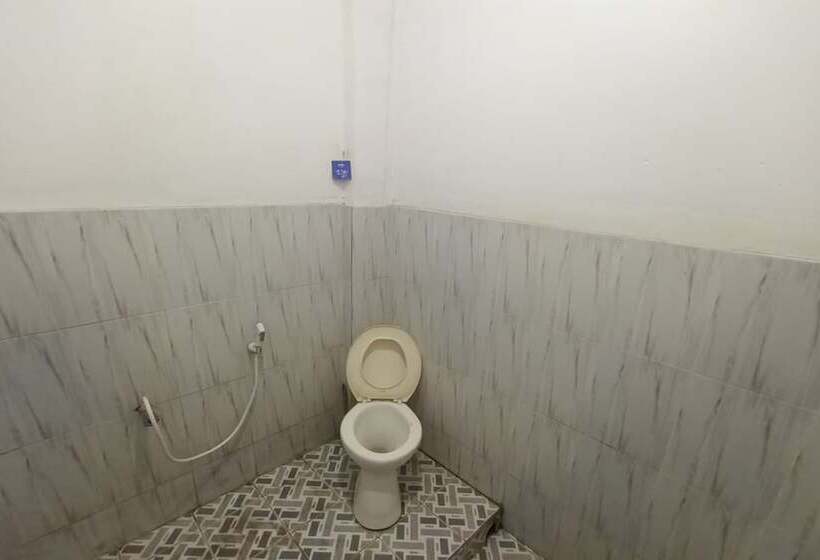 בית מלון כפרי Spot On 93385 Penginapan Hj Lilis 2 Syariah