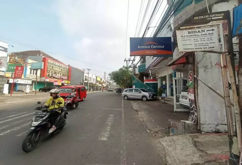 هتل Spot On 93385 Penginapan Hj Lilis 2 Syariah