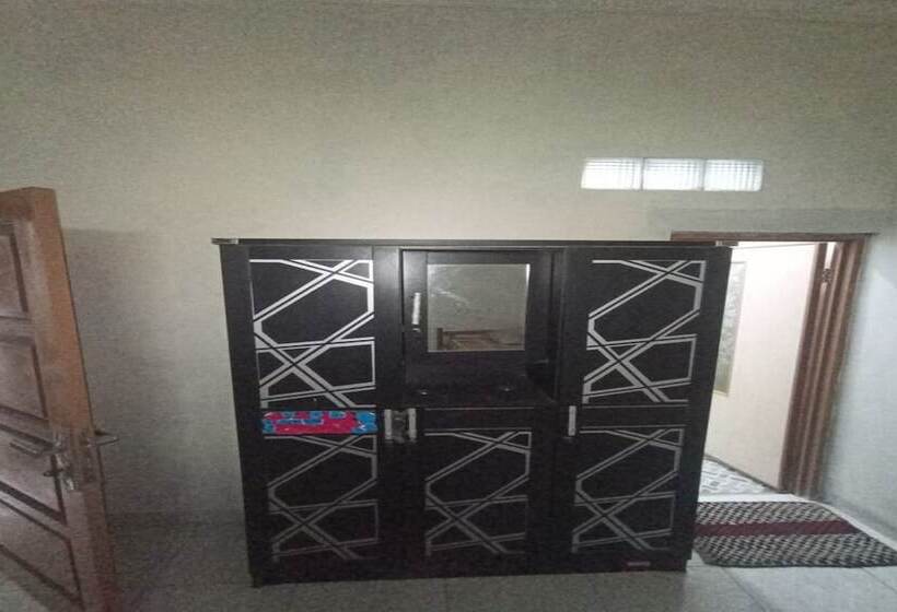 בית מלון כפרי Spot On 93385 Penginapan Hj Lilis 2 Syariah