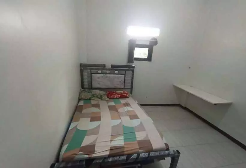 هتل Spot On 93385 Penginapan Hj Lilis 2 Syariah