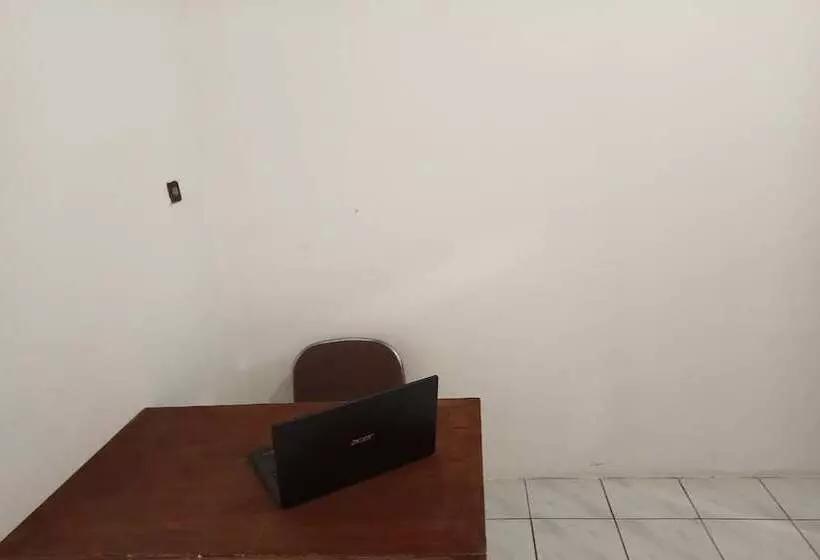 هتل Spot On 93385 Penginapan Hj Lilis 2 Syariah