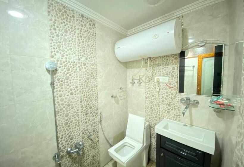 هتل The Mallard, Srinagar