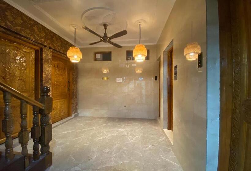 هتل The Mallard, Srinagar