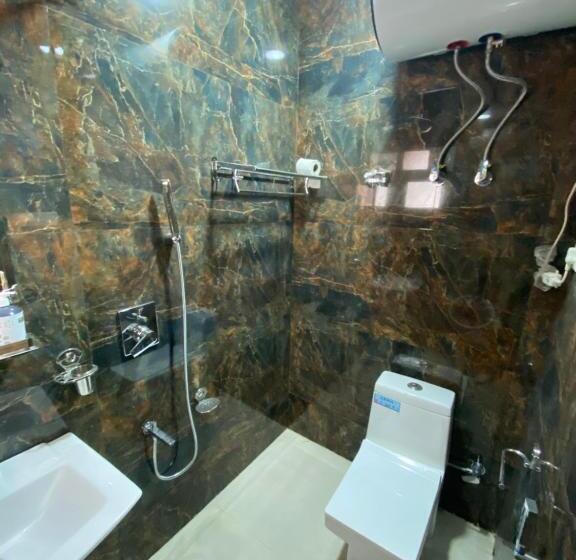 هتل The Mallard, Srinagar