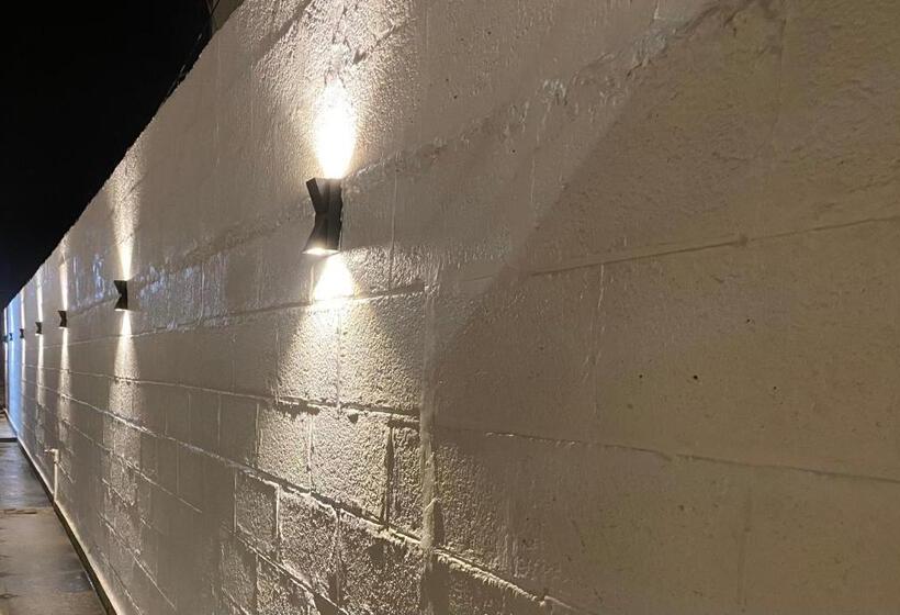 هتل The Mallard, Srinagar