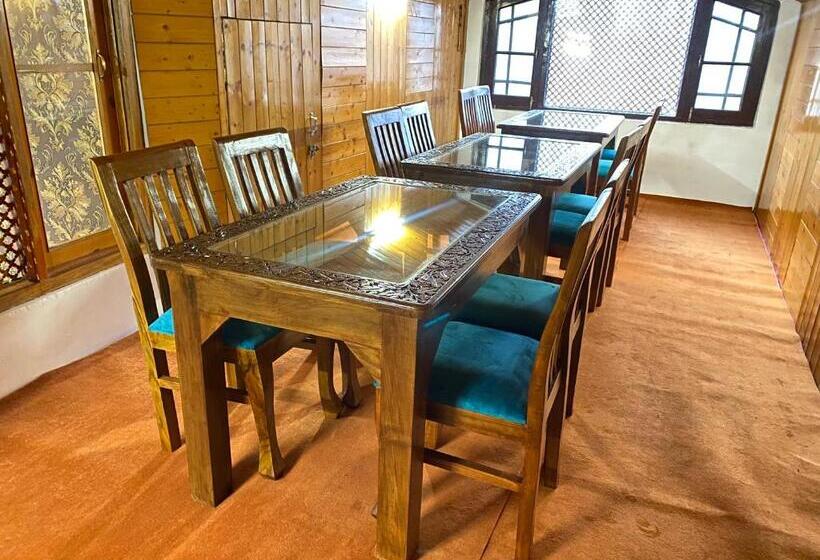 هتل The Mallard, Srinagar