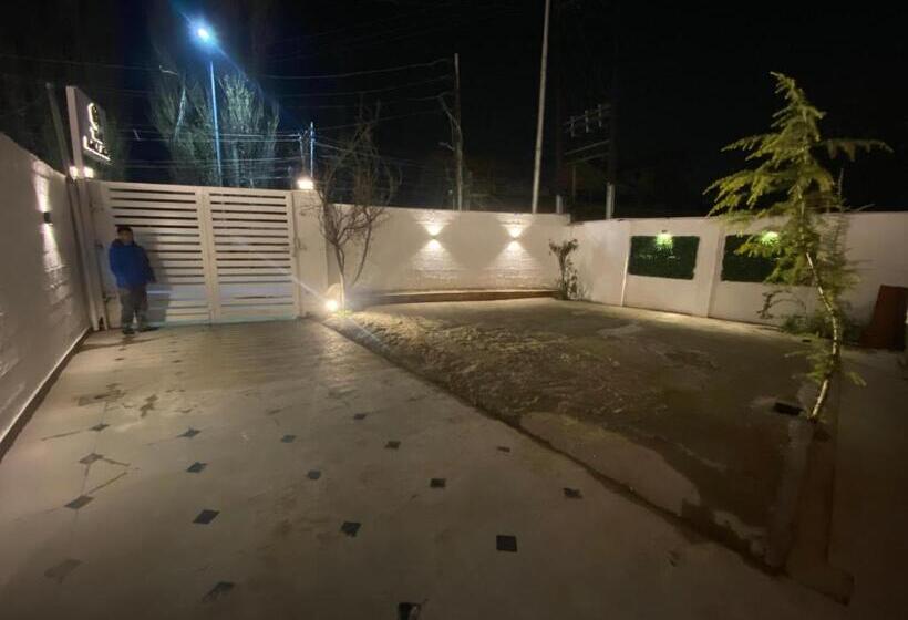 هتل The Mallard, Srinagar