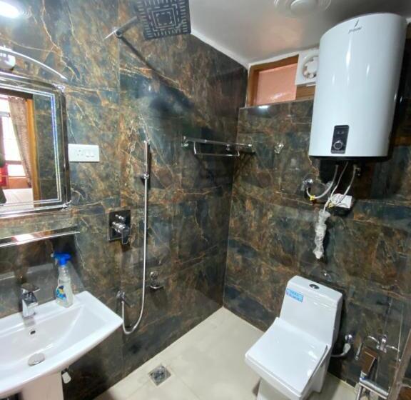 هتل The Mallard, Srinagar