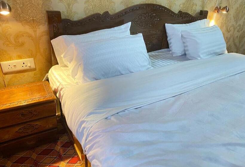 هتل The Mallard, Srinagar