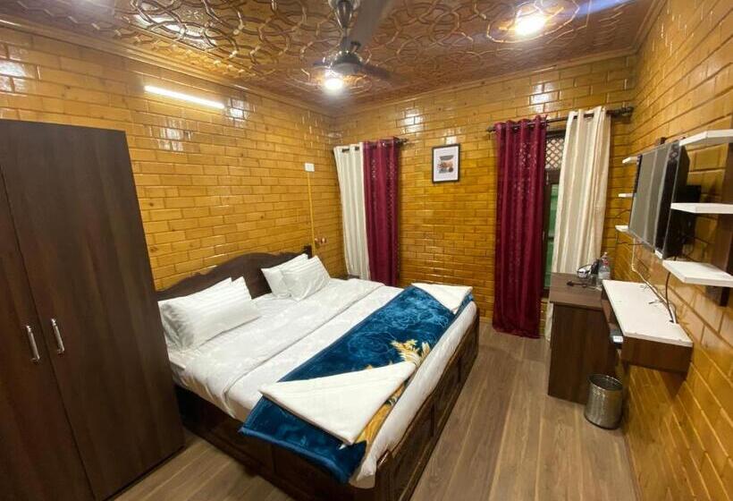 هتل The Mallard, Srinagar