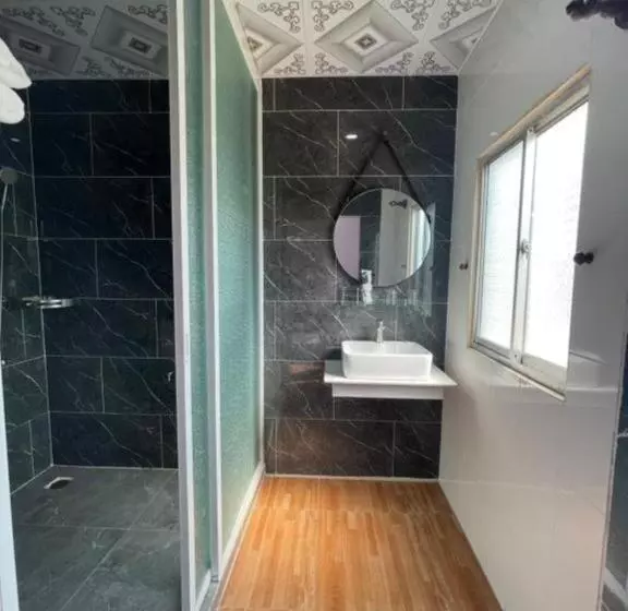 Trung Hiếu Hotel   Bên Cạnh Miếu Bà Chúa Xứ
