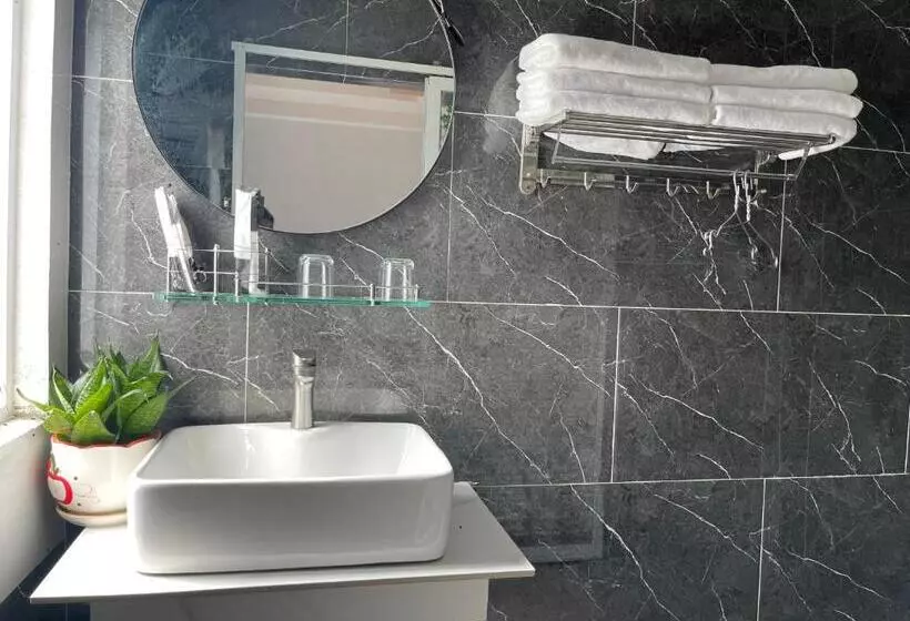 Trung Hiếu Hotel   Bên Cạnh Miếu Bà Chúa Xứ