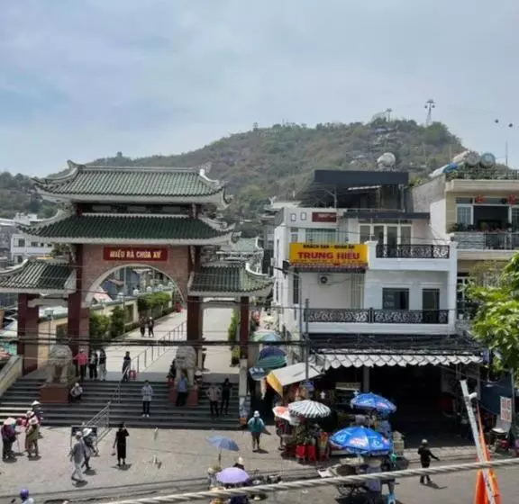 Trung Hiếu Hotel   Bên Cạnh Miếu Bà Chúa Xứ