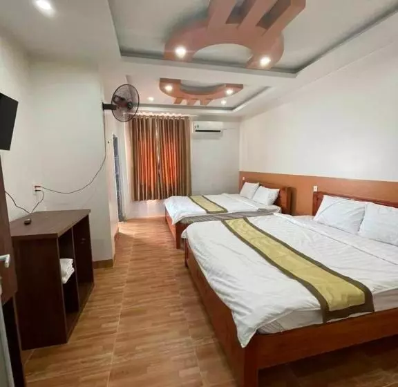 Trung Hiếu Hotel   Bên Cạnh Miếu Bà Chúa Xứ