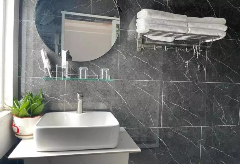Trung Hiếu Hotel   Bên Cạnh Miếu Bà Chúa Xứ