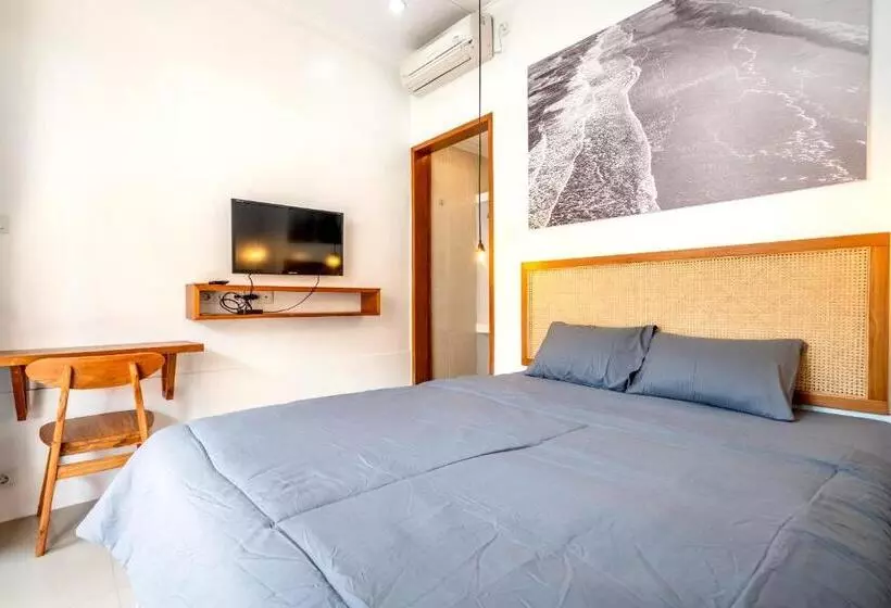 ペンション Lumturi House   Centrally Located