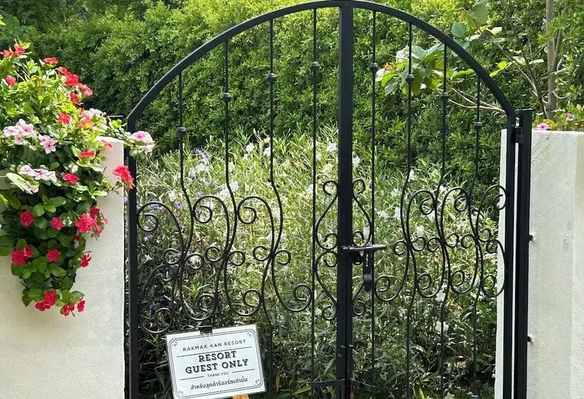 Rakmak Kan Resort & Cafe