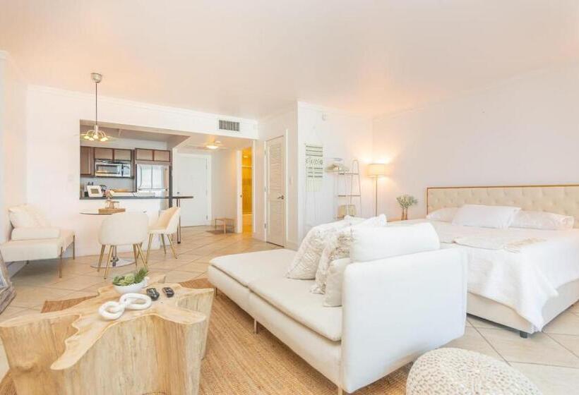 Stunning Studio With Balcony In South Beach