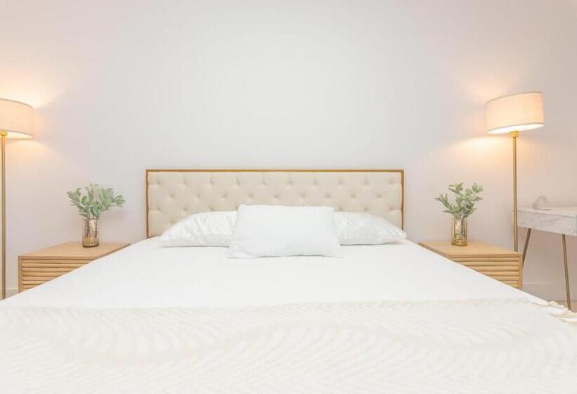 Stunning Studio With Balcony In South Beach