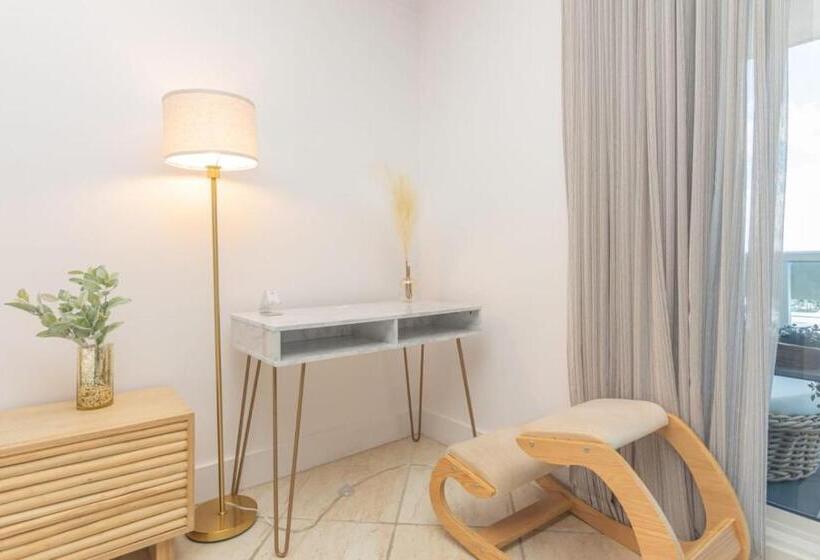 Stunning Studio With Balcony In South Beach